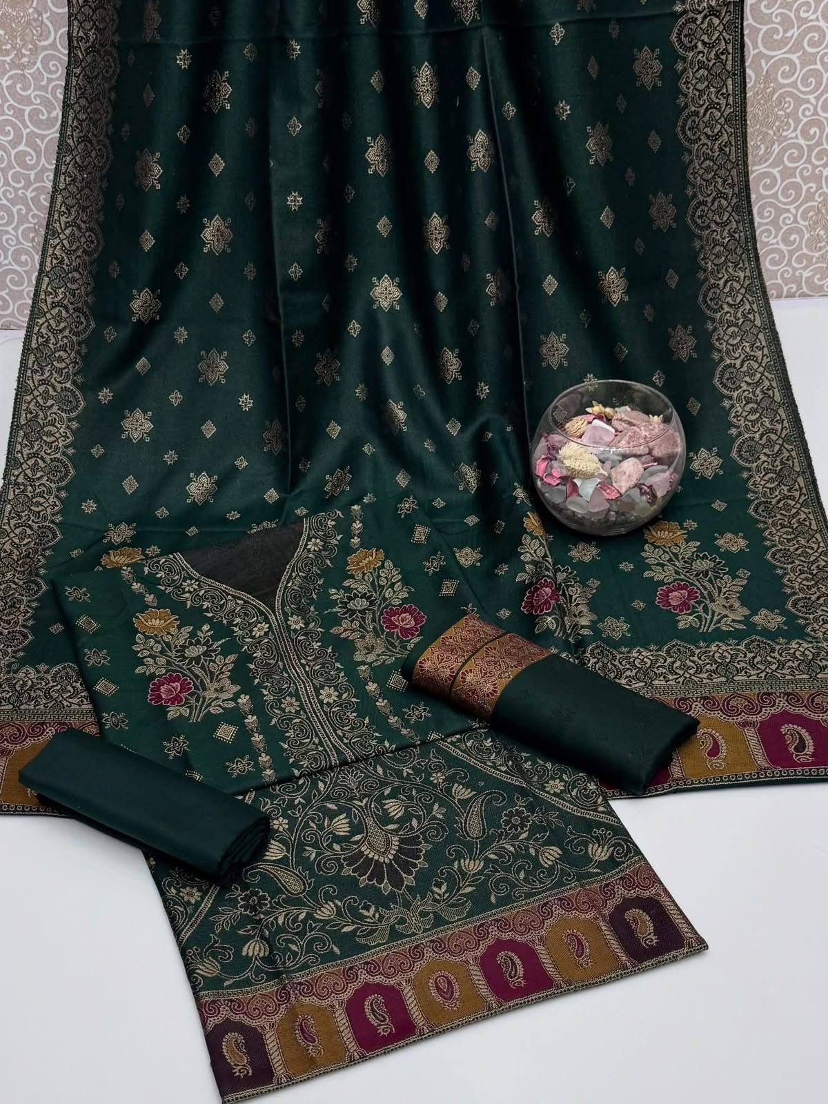 PASHMINA JACQUARD 3PC SUIT.