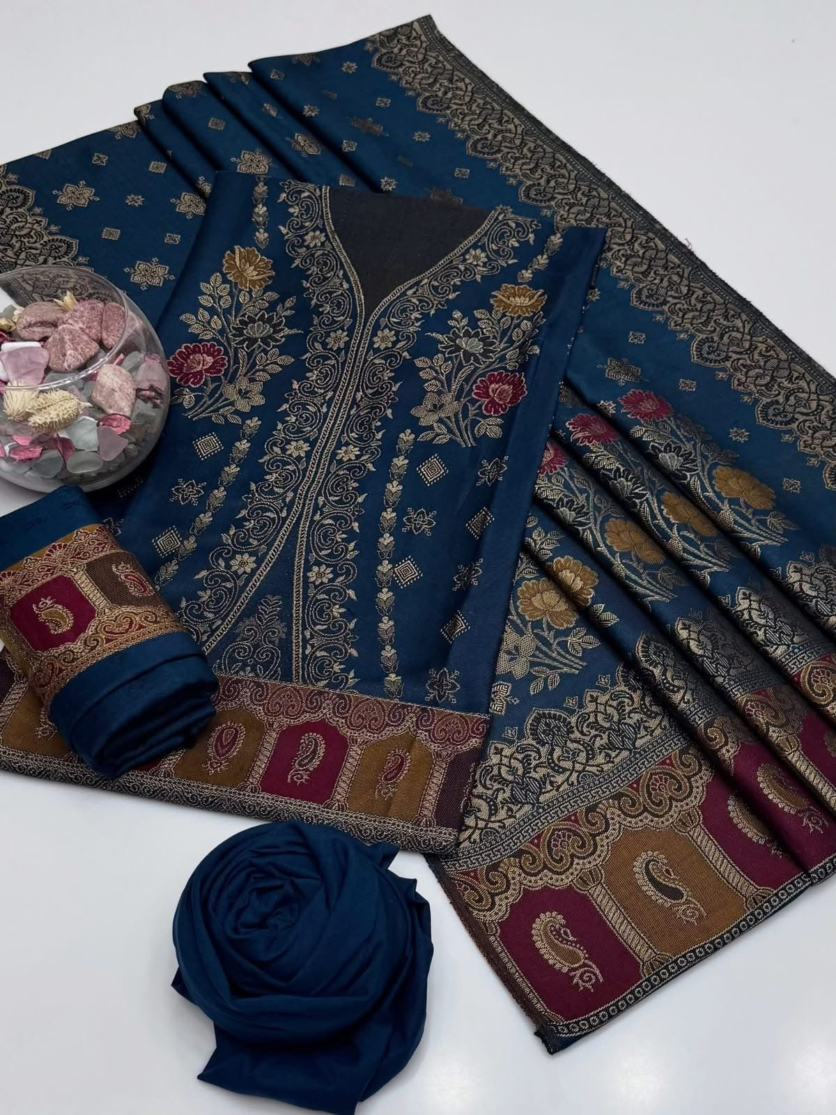 PASHMINA JACQUARD 3PC SUIT.