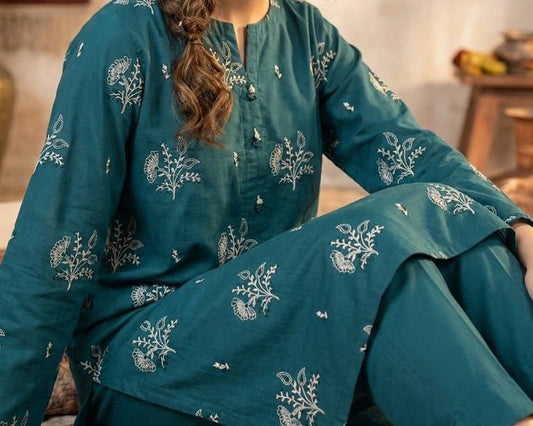 Unstitched Lawn 2PC Suit