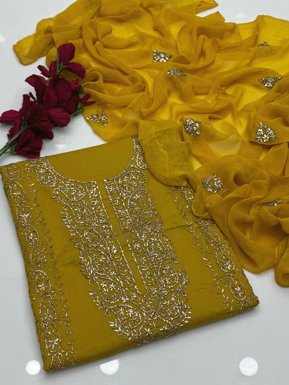 LAWN GOTTA SUIT SHAHI DESIGN